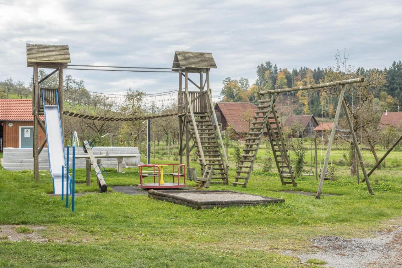 Апартаменти Zapfs Bauernhof Stiefmuetterchen Теттнанґ Екстер'єр фото